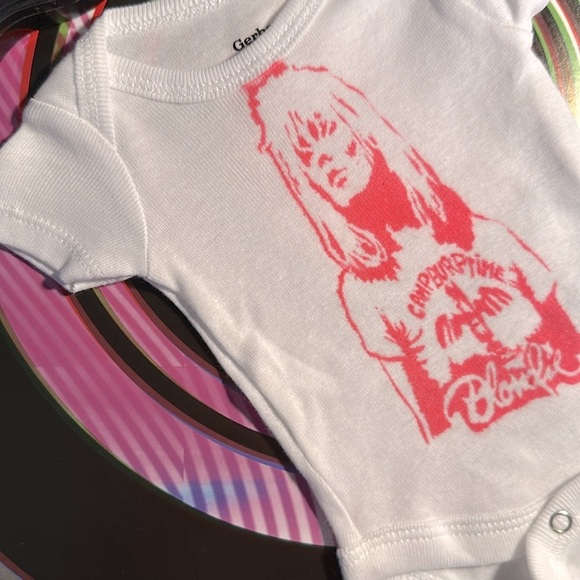 BLONDIE Debbie Harry inspired Camp Funtime soft graffiti baby onesie Preemie - Picture 3 of 10